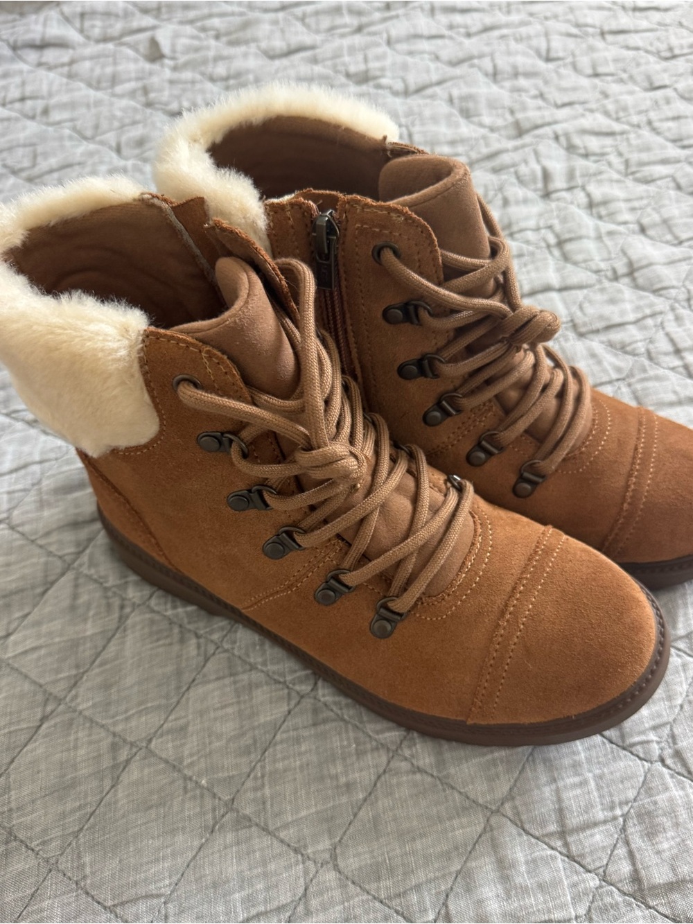 UGG Chestnut Suede Lace-Up Ankle Boots with Cream Faux Fur KIDS